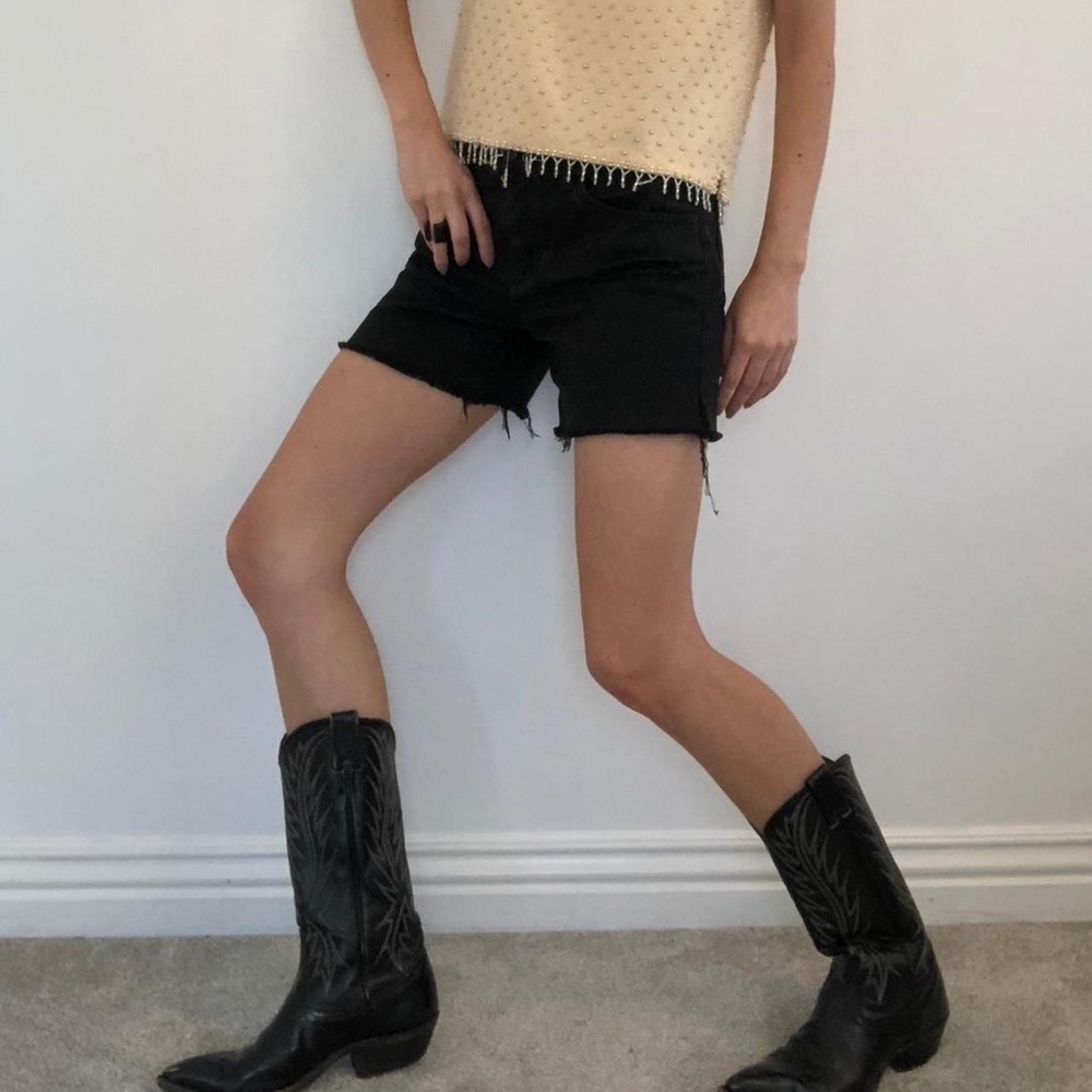 Joe’s Jeans black distressed denim shorts 🦓